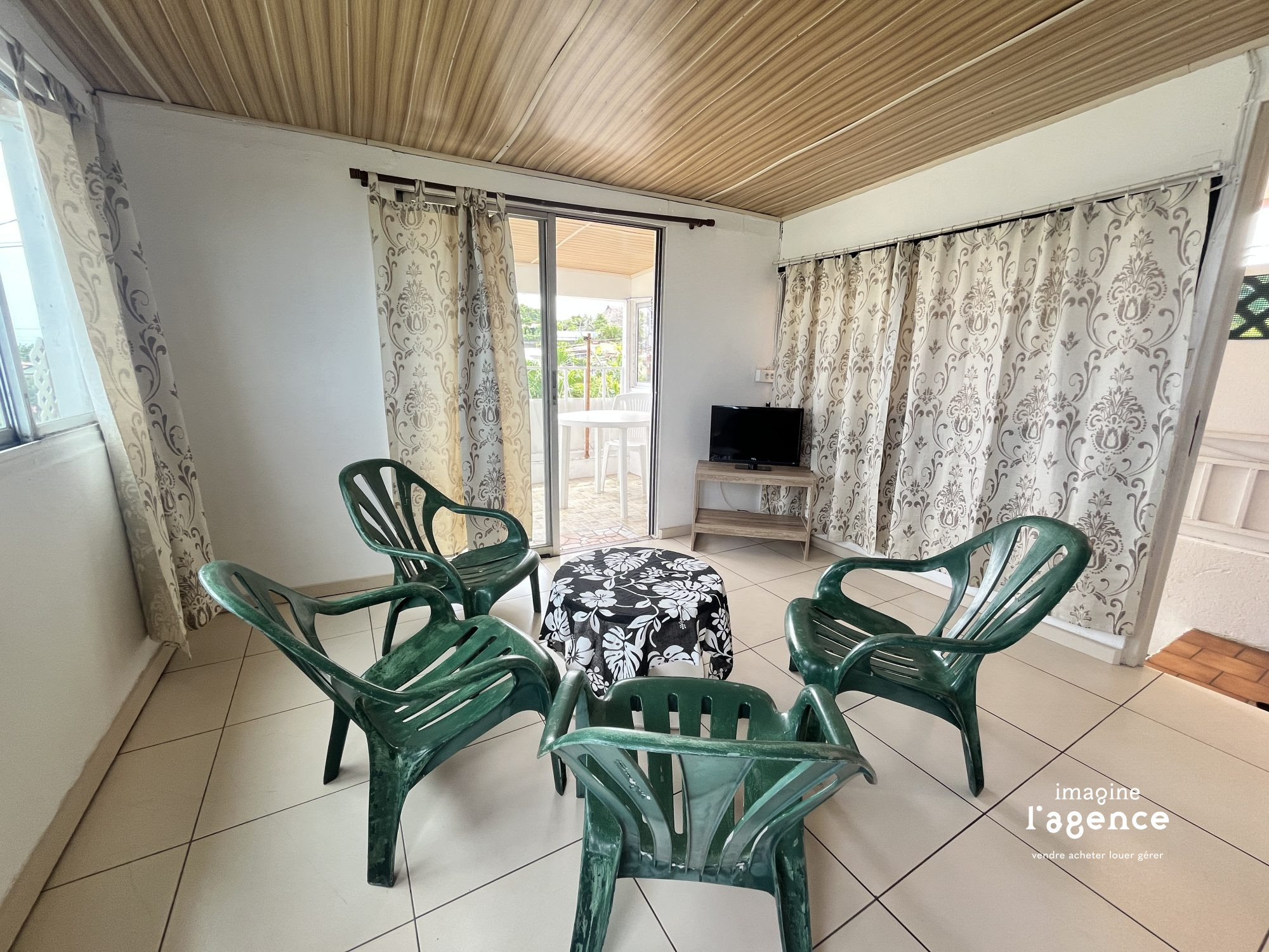 APPARTEMENT F2 – FAA’A